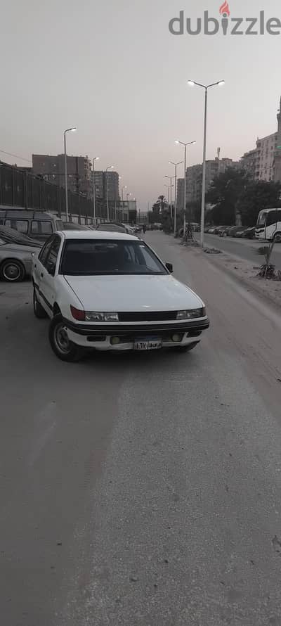 ميتسوبيشي لانسر 1990