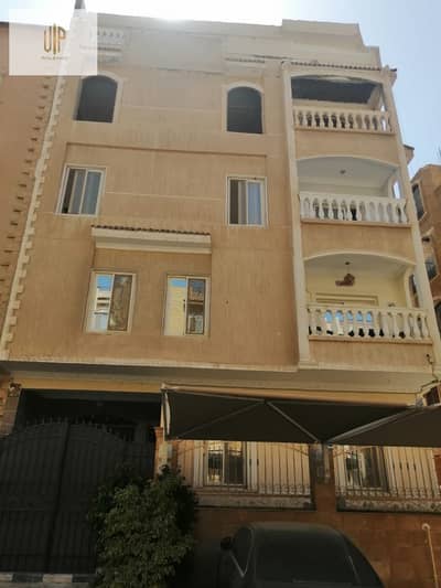 شقة  للبيع في المستثمرين الجنوبية موقع مميز جدًا خلف مسجد الرحمن الرحيم، وقريبة من محور جمال عبدالناصر ومحور الجزيرة وجميع الخدمات.