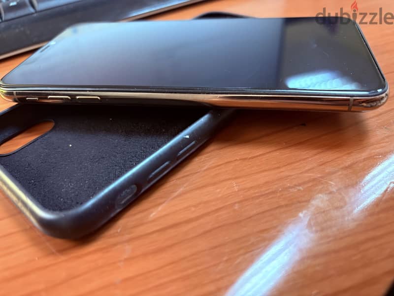 Apple - iPhone XS Max 2