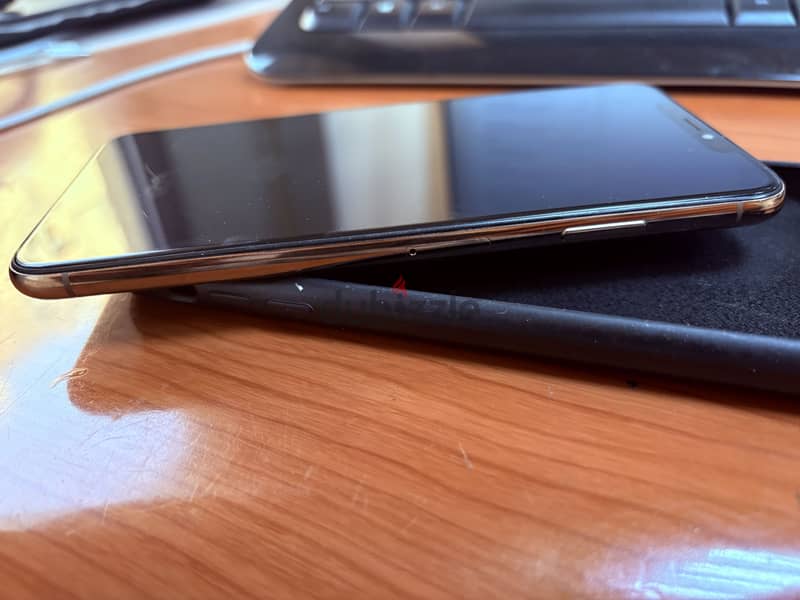 Apple - iPhone XS Max 3