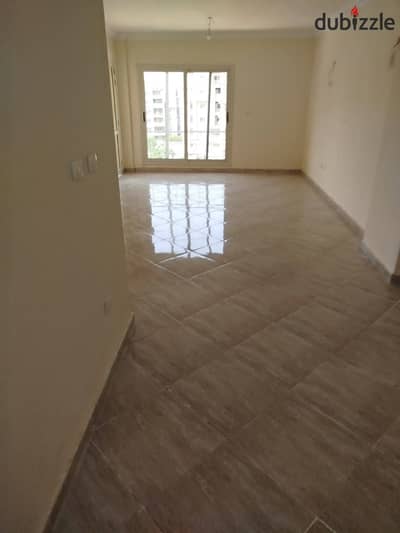 For sale, an apartment at a bargain price in Dar Misr Compound, Al-Qarnfal, First Settlement, directly in front of Gate 24, Al-Rehab and the Eastern Market, directly on North Ninety and next to Al-Qarnfal villas