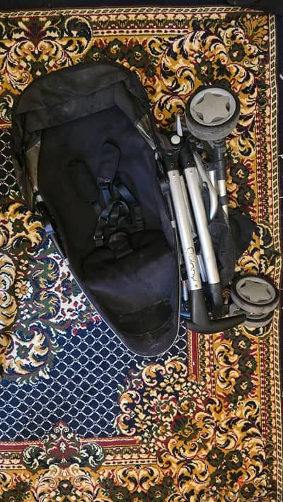 عربه اطفال مستعمله للبيعquinny stroller for sale