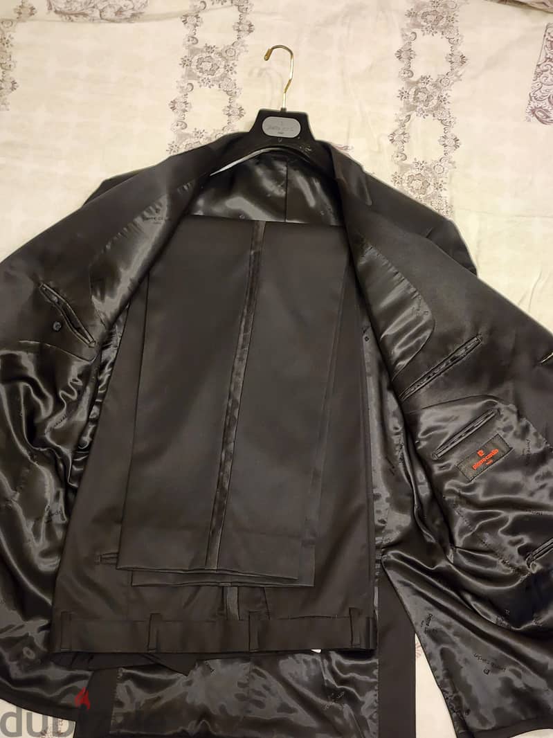 Pierre Cardin suite black 3