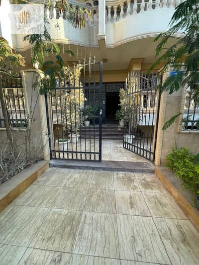 Duplex for sale in Al-Narges Buildings - Fifth Settlement, just 3 minutes from Teseen Street. Near Jamal Abdel Nasser Axis and Fatima Al-Sharbatly Mosque.