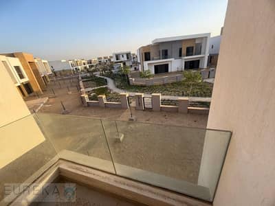 الترا سوبر لوكس تاون هاوس للإيجار في ZED East، مساحة 200م، موقع مميز وخصوصية عالية، مع جاردن واسعة وإطلالة رائعة.