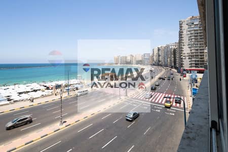 مقر إداري للبيع 300 م سيدي بشر (علي البحر مباشرة)