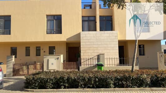 For rent, corner town house with kitchen and air conditioning, 202m, Ouest Orascom, prime location