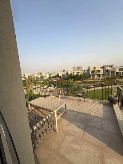 شقة 3 غرف + ناني روم prime location بالتقسيط او بخصم مميز للبيع في التجمع السادس دقائق من هايد بارك و زد ايست و AUC التجمع الخامس وديستركيت 5
