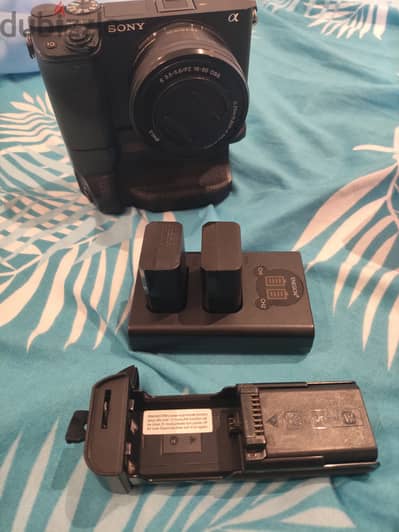 سوني a6400 كسر زيرو (شتر 8700) + 3 بطاريات أصلية سوني والعلبة | Sony a