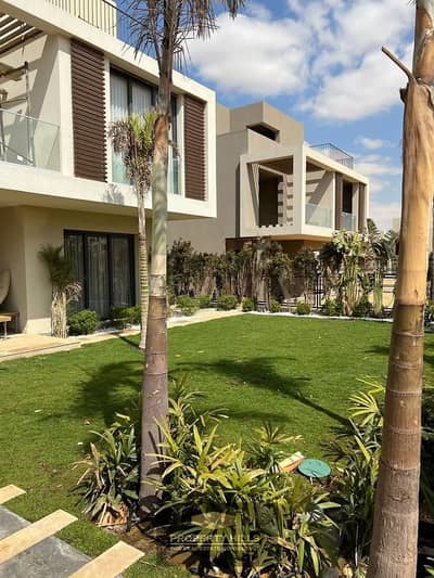 فيلا مستقله استلام فوري متشطبه بالتكيفات بمساحة ضخمه في fifth square في افضل اماكن التجمع الخامس بجوار الجامعه الامريكيه
