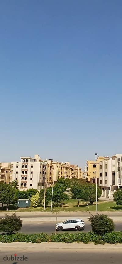 Apartment for rent in the Southern Investors Area, located on the main road.