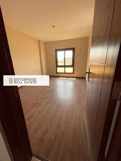 Own a fully finished apartment with a private garden, 1 min from South 90th & Hyde Park. 10% down payment, installments over 10 years.