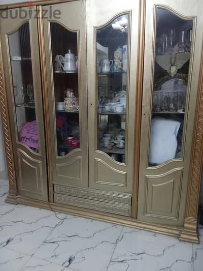 نيش بحالة جيدة جدا اربعة دارفة