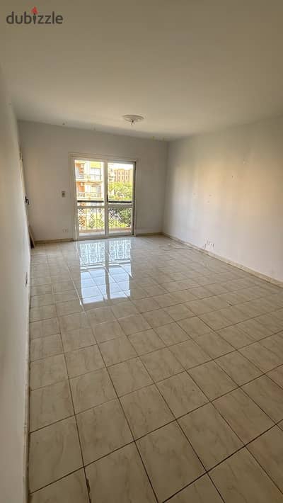 An apartment is available for rent in Al Rehab City, Phase 9 (Rehab 2). It features the original developer's finish, has an area of ​​131 square meter