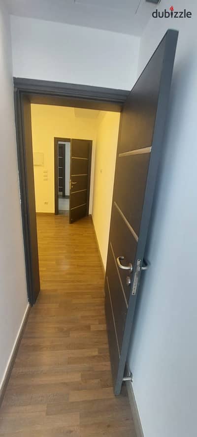 مكتب أو عيادة للأيجار فى كايرو بيزنس بلازا Cairo Business Plaza  شارع التسعين الشمالى
