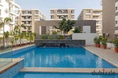 شقة بافضل موقع علي pool بفرصة مميزة خصم 50 % في اميز مرحلة للبيع علي طريق السويس مباشرة بالقرب من الباتيو كازا و امام بوابات الشروق وبجوار مدينتي