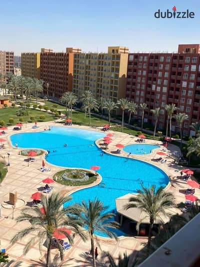 فرصة استثمار وسكن لسرعه البيع شاليه للبيع في جولف بورتو مارينا العالمين   بفيو مميز جدا علي البول مباشرا     (( قريه متكامله الخدمات والمرافق ))