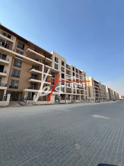 شقة للبيع دور اول ( استديو ) استلام فوري كمبوند تاج سيتي taj city التجمع الاول التجمع الخامس القاهرة الجديدة