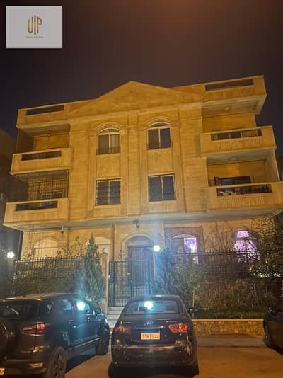شقة للبيع  مربعات الحي الثاني بالتجمع الخامس (بين ميدان ماونتن وفاطمة الشربتلي) – تاني نمرة من الرئيسي وبإطلالة مباشرة على حديقة