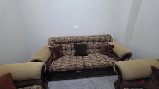 انتريه مودرن بتصميم عملي ومريح (شامل الترابيزة) بحالة الاستعمال الخفيف