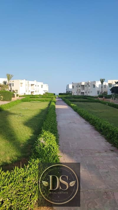 Ground-floor chalet for sale with a garden (95 m² interior + 40 m² garden). Fully furnished and equipped with appliances and air conditioning; ultra-s