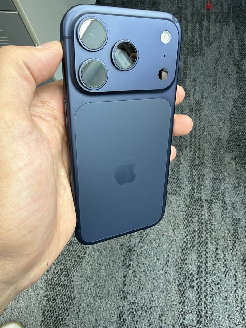Apple - iPhone 17 Pro 3
