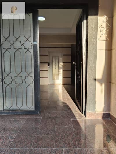 Apartment for sale on the American University axis in front of La Vista and Hassan Allam, 3 minutes to the American University