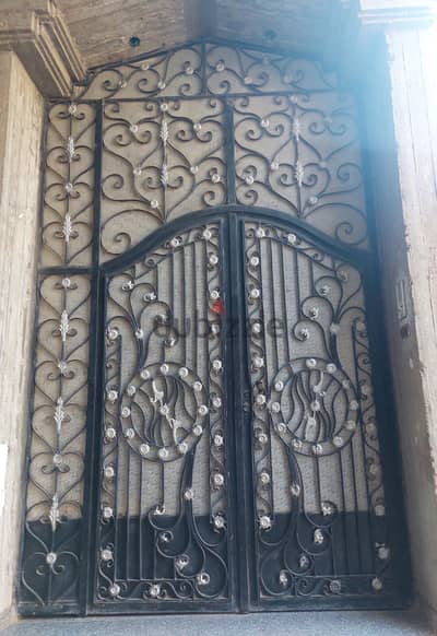 بوابة حديد مطلية استعمال بسيط لون اسود