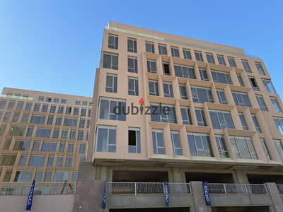 عيادة للبيع استلام فوري بواجهة علي المحور المركزي بمول 205 من شركة اركان بالم الشيخ زايد