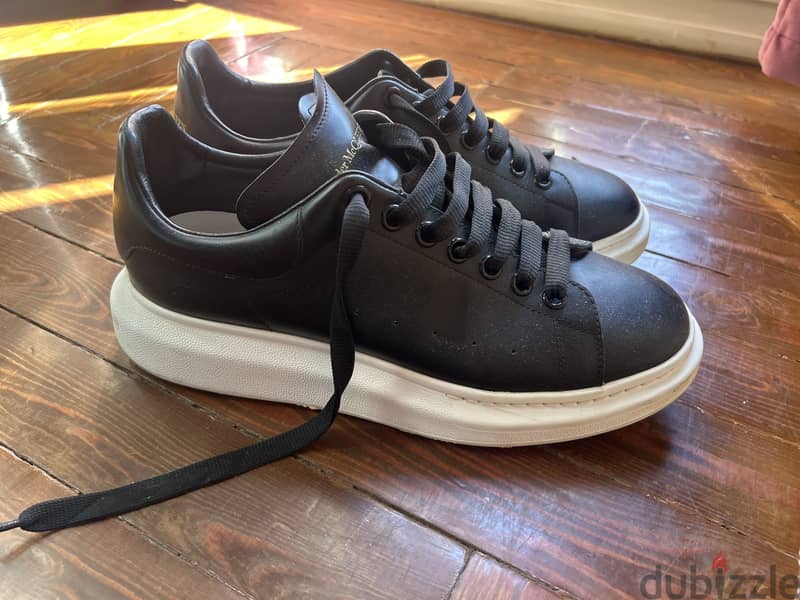 Alexander mcqueen black and white 1