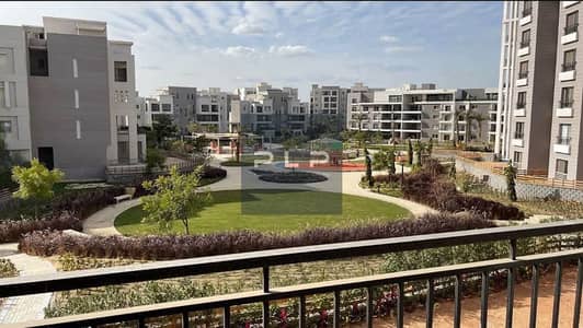 شقة للبيع في كايرو فيستيفال سيتي – القاهرة الجديدة موقع مميز – مفروشة بالكامل – جاهزة للسكن الفوري – بحديقة خاصة