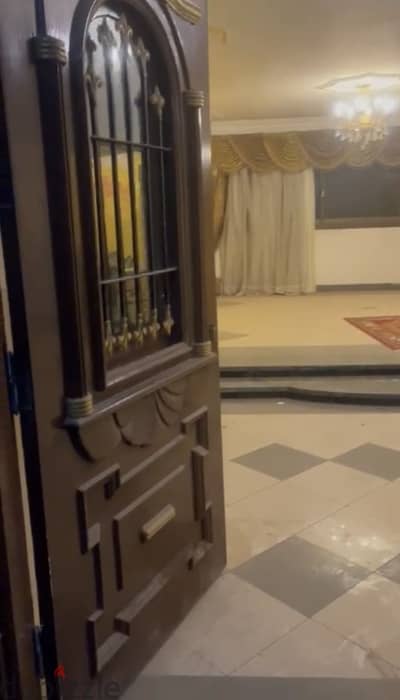 شقه مالك اول 140 متر - شارع عين شمس