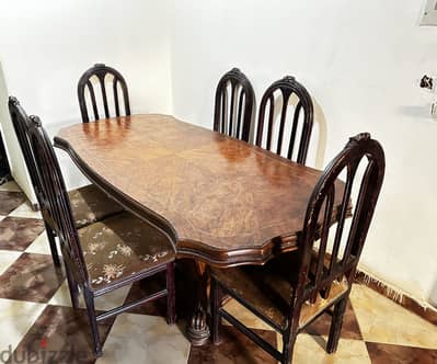 سفرة كلاسيك خشب + 6 كراسي بحالة جيدة للبيع