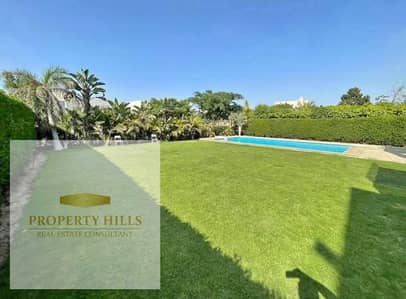 فيلا للبيع بأرخص سعر في التجمع الخامس في لوكيشن حيوى بجوار ال AUC بكمبوند فيلات فقط من ازار