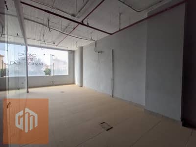 محل للإيجار 600 متر - متشطب - محور جمال عبد الناصر - القاهرة الجديدة