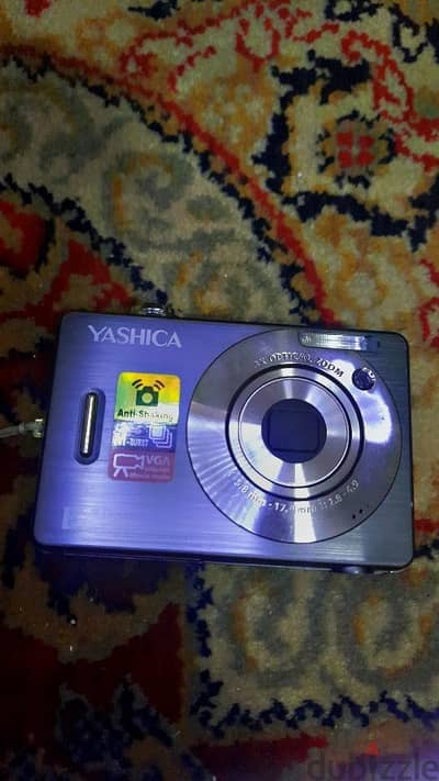 كاميرا رقمية مدمجة من ياشيكا (Yashica) - زوم بصري