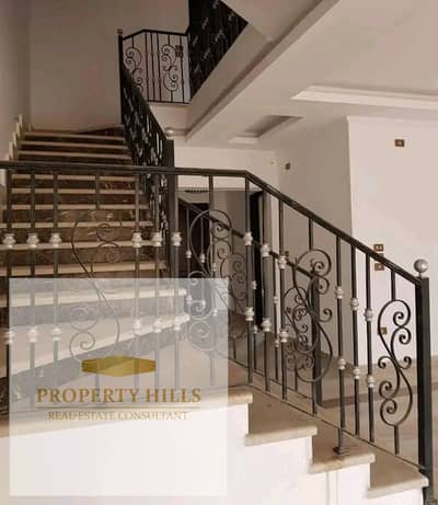 A duplex for sale, I will lower its price for a quick sale with a 40% discount, an area of 250m with a large garden in the best location next to international schools and near Stone Park.