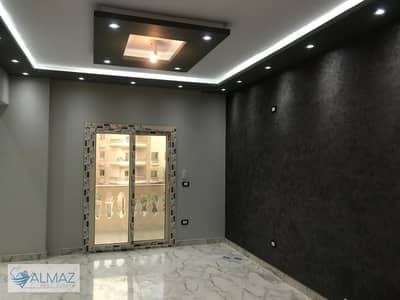 شقة فاضيه 170 متر للايجار فالتجمع الخامس بالنرجس عمارات بالقرب من شارع التسعين الجنوبي ومحور محمد نجيب