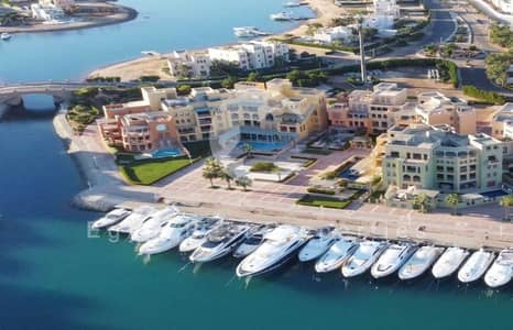 تاون هاوس متشطب بالكامل بالتكيفات للبيع فى موقع متميز فى الجونه البحر الاحمر بالتقسيط على 6 سنوات باطلاله كامله على اللاجون ارخص سعر