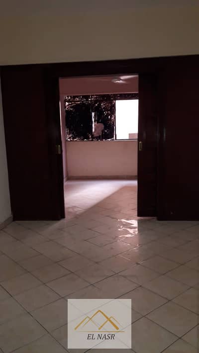 شقة بمدينة نصر صقر قريش الحى العاشر 7500ج سكني او اداري للايجار