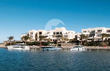 تاون هاوس متشطب بالكامل بالتكيفات للبيع فى موقع متميز فى الجونه البحر الاحمر بالتقسيط على 6 سنوات باطلاله كامله على اللاجون ارخص سعر