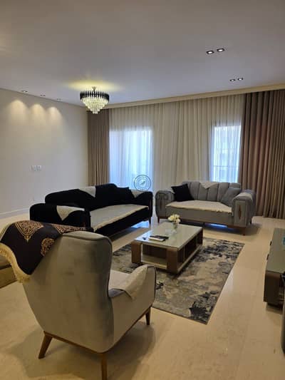 شقة مفروشة للإيجار في 90 أفينيو بإطلالة جاردن وبحيرة وموقع مميز Fully furnished apartment for rent in 90 Avenue New Cairo garden and lake view