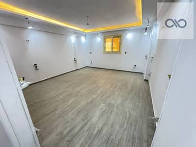 Apartment for sale in the Fifth Settlement, حي 3/4 – Street 26 – in front of Arabia Plaza. An apartment with an area of 300 square meters in a distinctive and very vibrant location, in front of Arabia Plaza and close to M