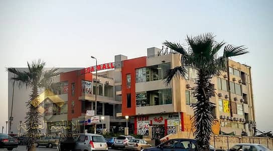 للبيع محل في التجمع الثالث ميجا مول بجوار فيوتشر مول وميدان ارابيلا دقائق من الجامعه الالمانيه ومستشفى القاهره الجديده وكمبوند ارابيلا و غرب ارابيلا 10 دقائق من الجامعه الامريكيه وجامعه المستقبل وشارع 90 الجنوبي