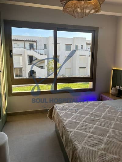 شاليه للبيع في هاسيندا ويست راس الحكمه تلت غرف متشطب بالفرش والاجهزه استلام فوري