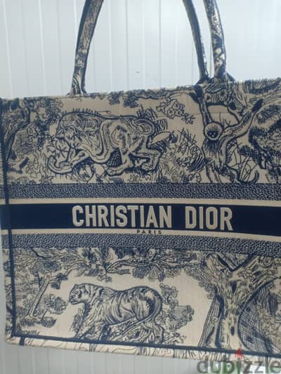 حقيبة Dior Book Tote باللون البيج والأزرق