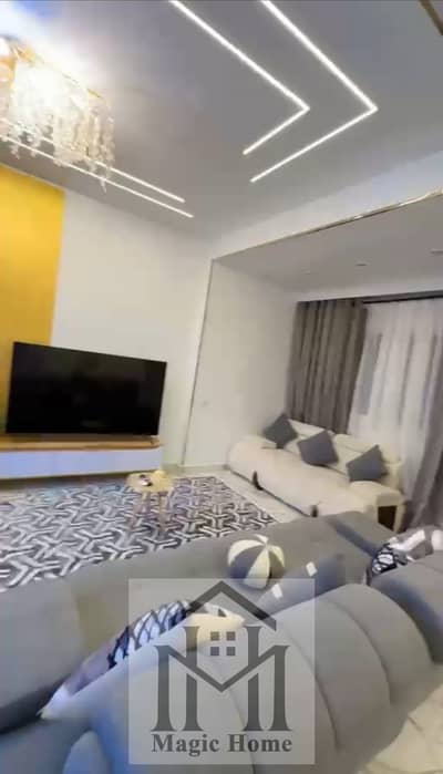 شقة أول سكن في قلب العجوزة. . على بُعد دقيقتين فقط من المتحف الزراعي وفي موقع مميز جداً!