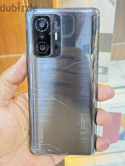 Mi 11 t 8/256 gb مستعمل بالكرتونه مكسور دهر خالص ضريبة