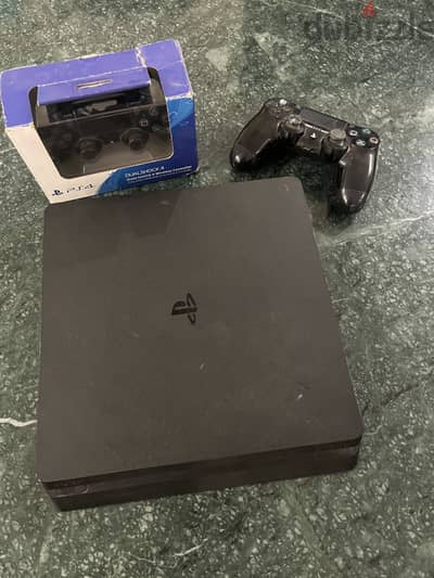 Play station 4 slim