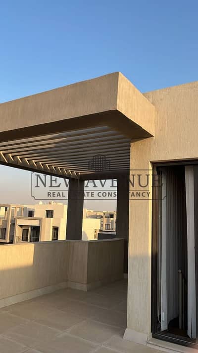 بنتهاوس للبيع متشطب بالكامل بالمطبخ فى المراسم فيفث سكوير El Marassem Fifth Square موقع متميز بحرى استلام فورى